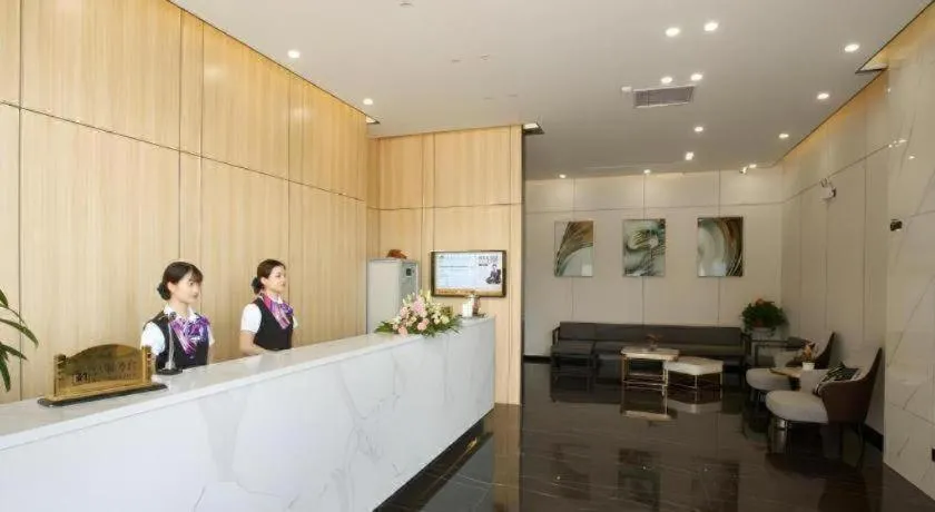 Green Tree Inn Express Yulin Chinese Medicine Port