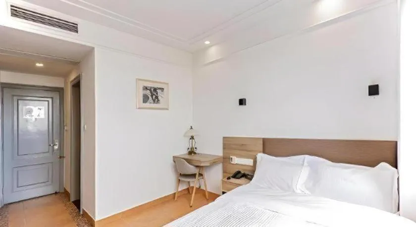 Bed in GreenTree Alliance Hotel Shanghai Baoshan District Meilan Lake Yueluo Road