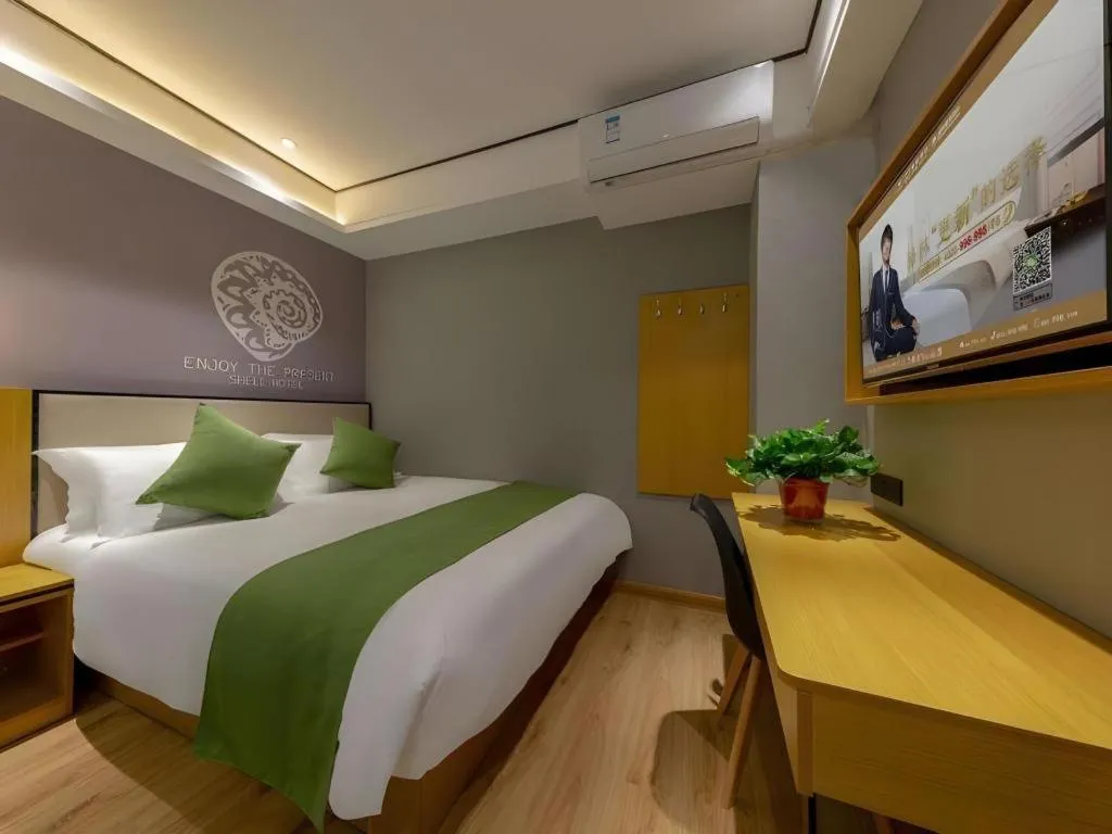 Bed in Shell Hotel Anhui Huaibei Railway Station Huiyuan Road