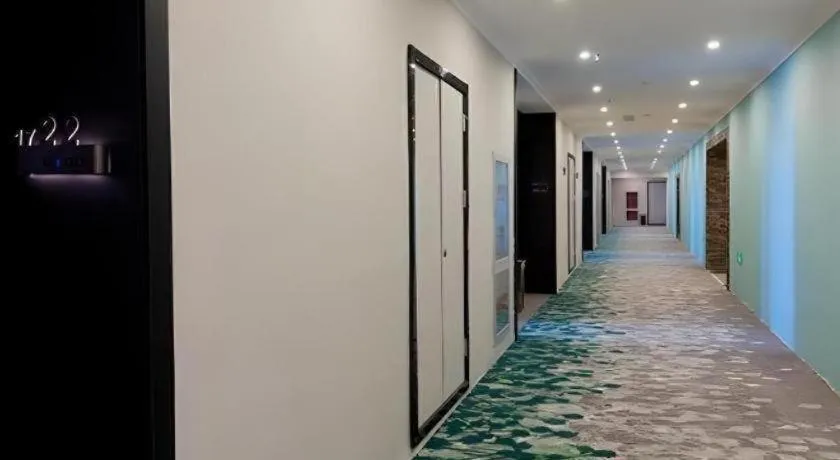 Green Tree Inn Express Tangshan Yueting County Bus Station