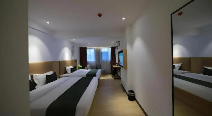 Bed in Green Tree Inn Guangxi Wuzhou 2nd Xinxing Road Liangguang Market