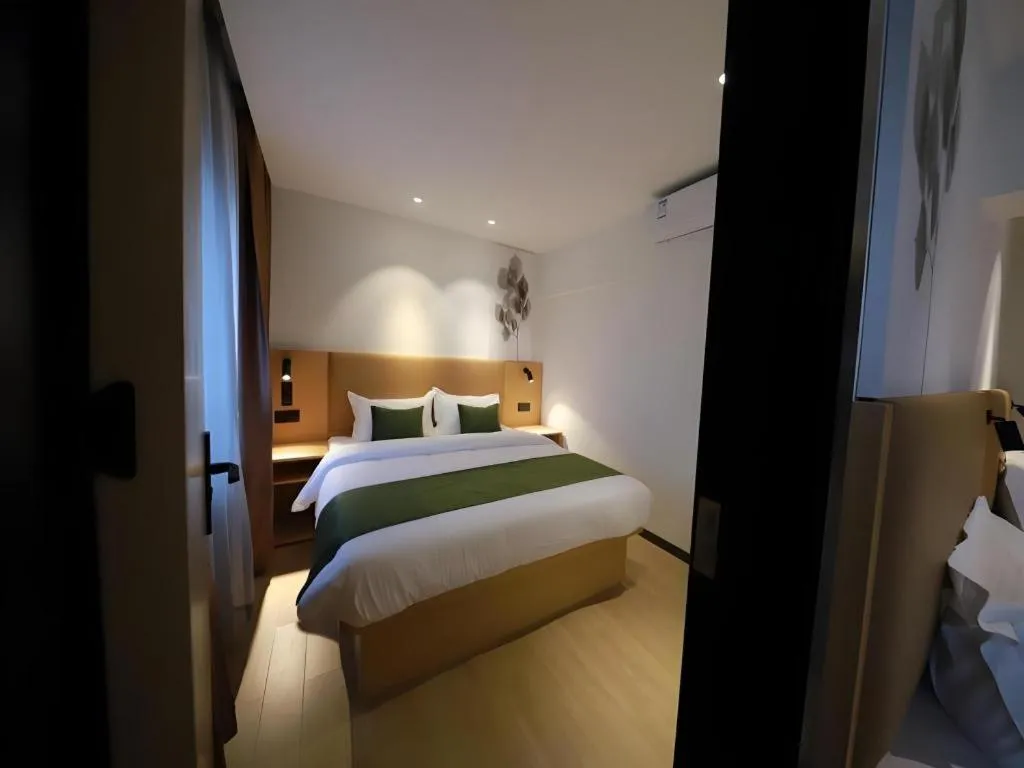Bed in Green Tree Inn Guangxi Wuzhou 2nd Xinxing Road Liangguang Market