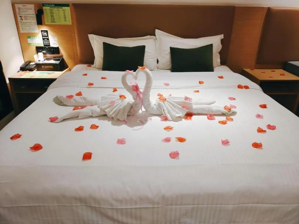 Bed in Green Tree Inn Guangxi Wuzhou 2nd Xinxing Road Liangguang Market