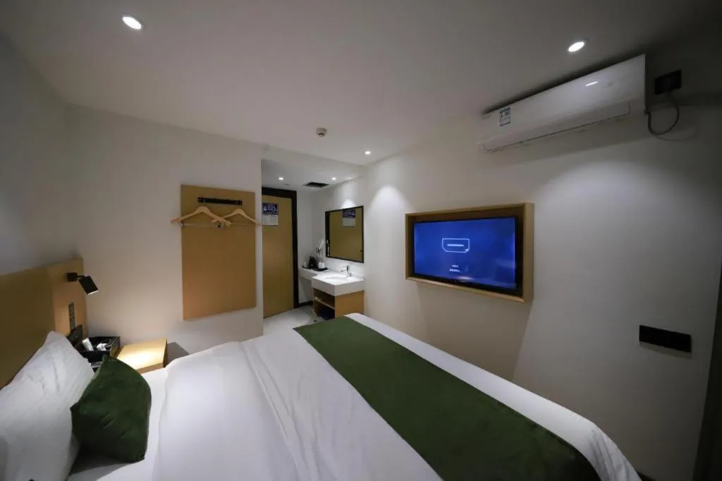 Bed in Green Tree Inn Guangxi Wuzhou 2nd Xinxing Road Liangguang Market