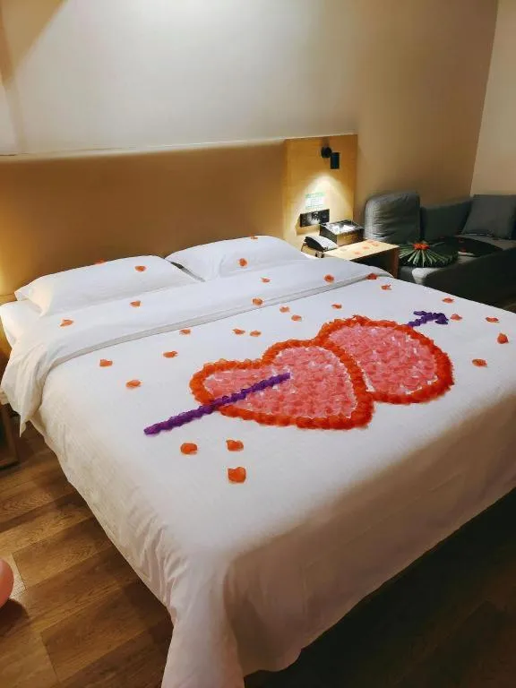 Bed in Green Tree Inn Guangxi Wuzhou 2nd Xinxing Road Liangguang Market