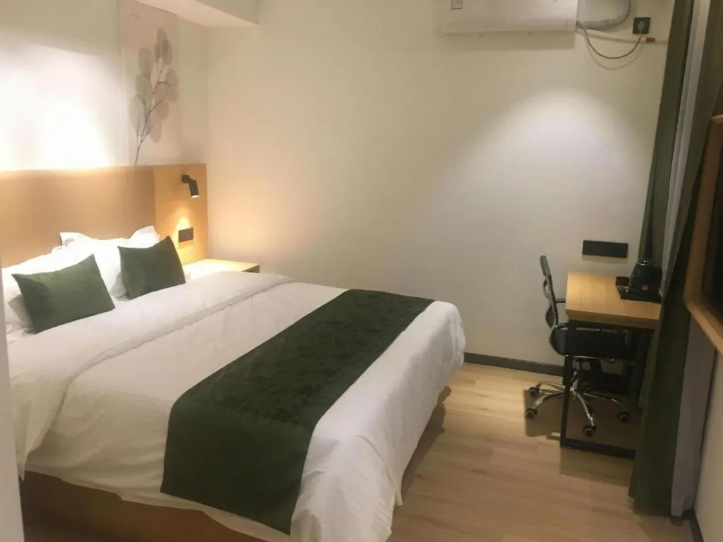 Bed in Green Tree Inn Guangxi Wuzhou 2nd Xinxing Road Liangguang Market