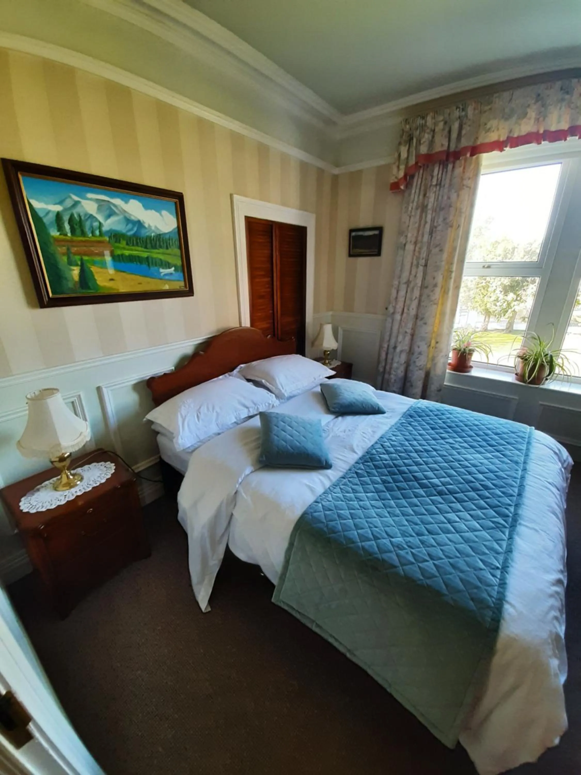 Bed in Ardgort Country House