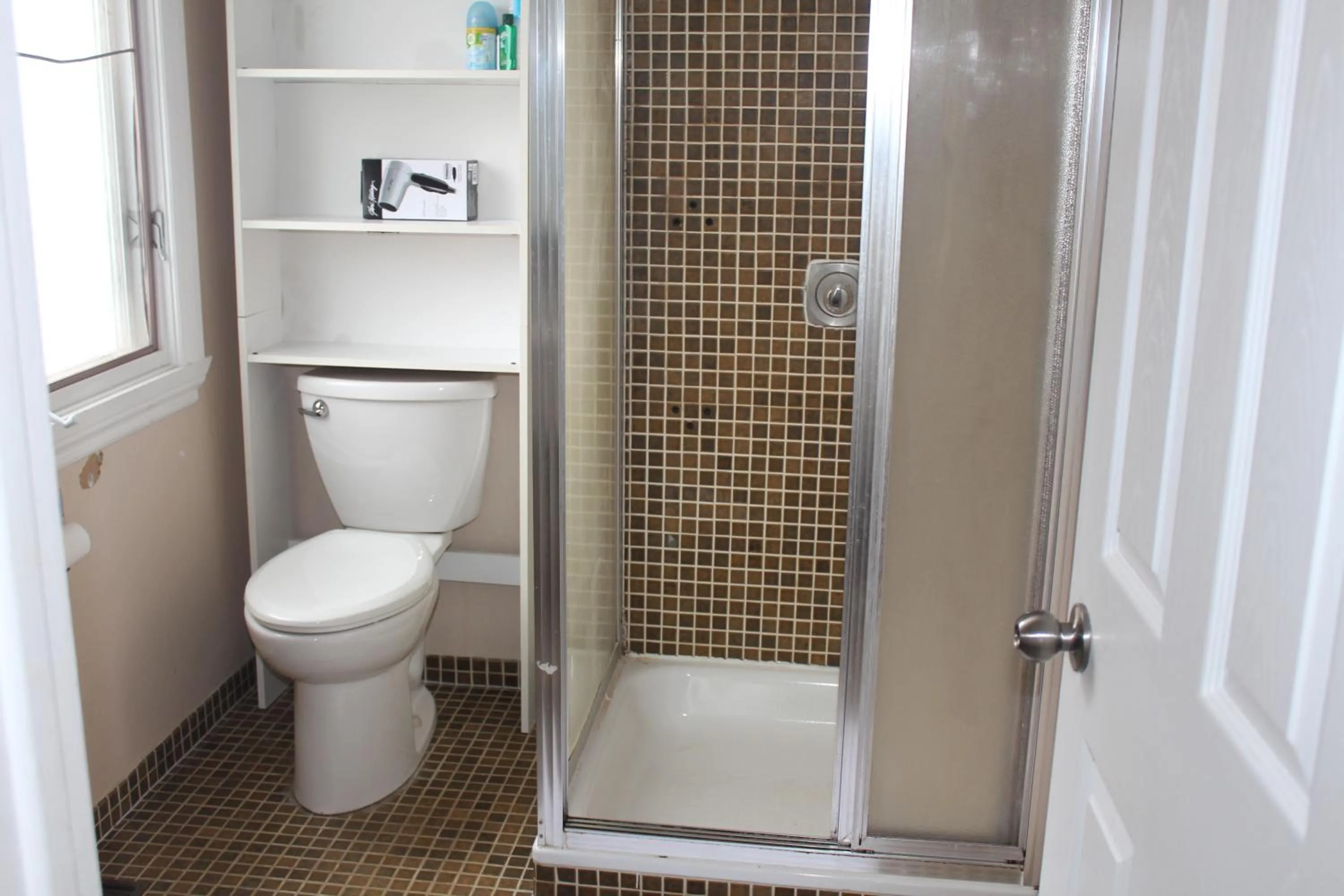 Toilet in Mac B&B