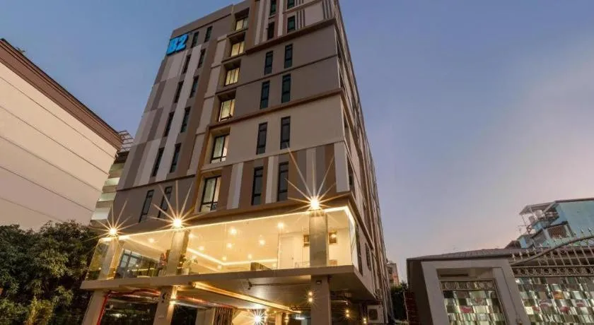 B2 Huai Khwang Premier Hotel