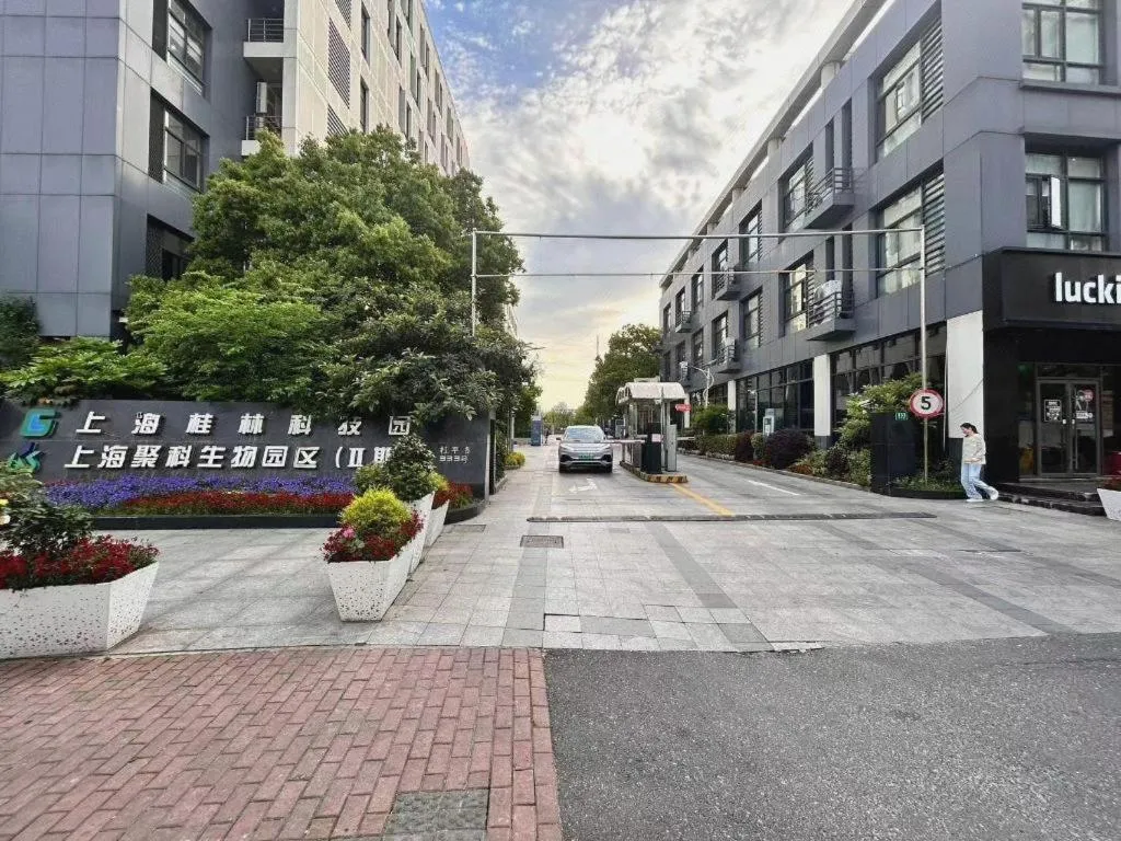 Shell Hotel Shanghai Normal University Hongcao Road Metro Station Guiping Road