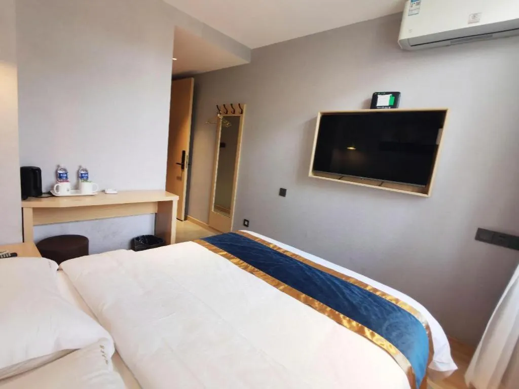 Bed in Shell Hotel Shanghai Normal University Hongcao Road Metro Station Guiping Road
