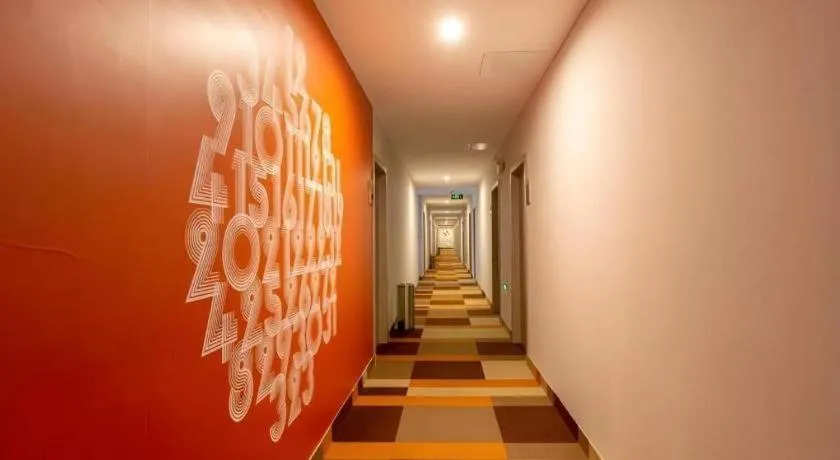 Shell Hotel Suzhou Zhangjiagang Jingang Town Central Plaza