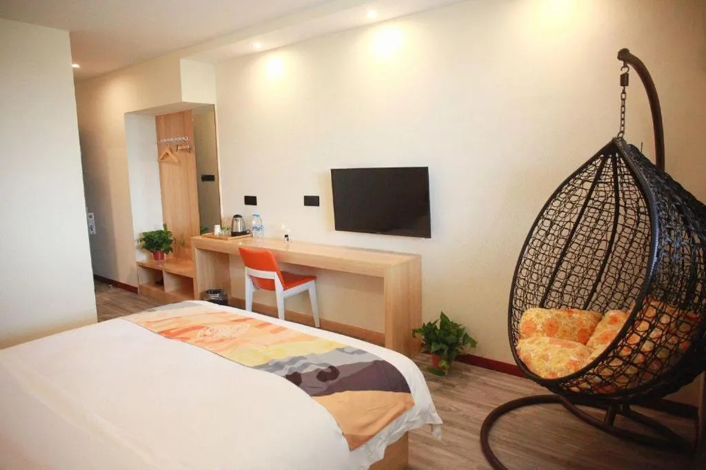 Bed in Shell Hotel Suzhou Zhangjiagang Jingang Town Central Plaza