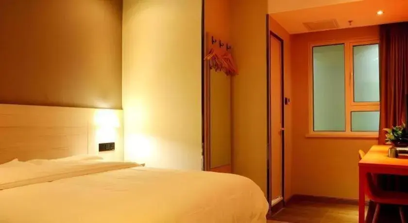 Bed in Shell Hotel Lanzhou Xiguan Lanzhou University 2nd Hospital Cultural Palace Metro Station Bed in Shell Hotel Lanzhou Xiguan Lanzhou University 2nd Hospital Cultural Palace Metro Station