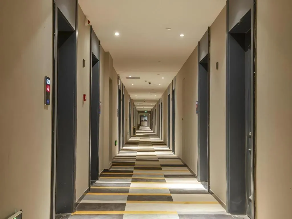 Shell Hotel Zhengzhou East High-Speed Railway Station Zhengdong Commerical Center