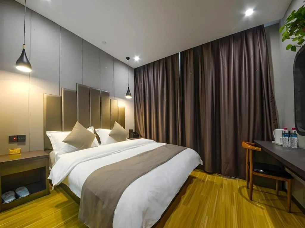 Bed in Shell Hotel Zhengzhou East High-Speed Railway Station Zhengdong Commerical Center