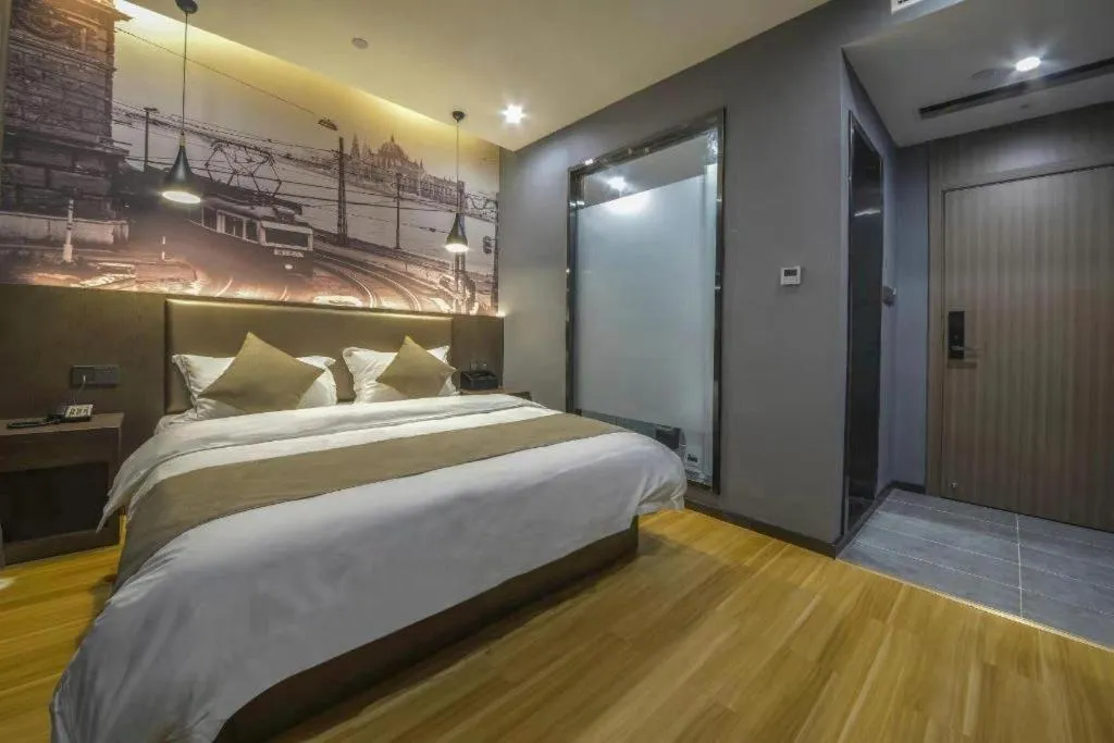 Bed in Shell Hotel Zhengzhou East High-Speed Railway Station Zhengdong Commerical Center