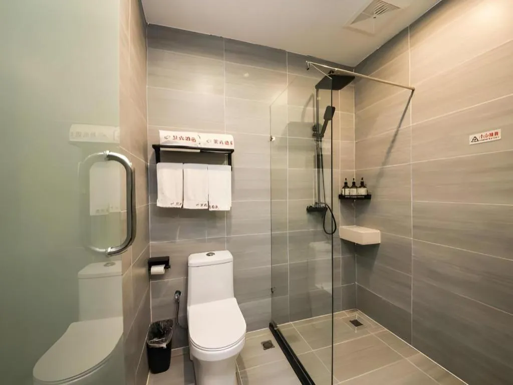 Shell Hotel Zhengzhou East High-Speed Railway Station Zhengdong Commerical Center