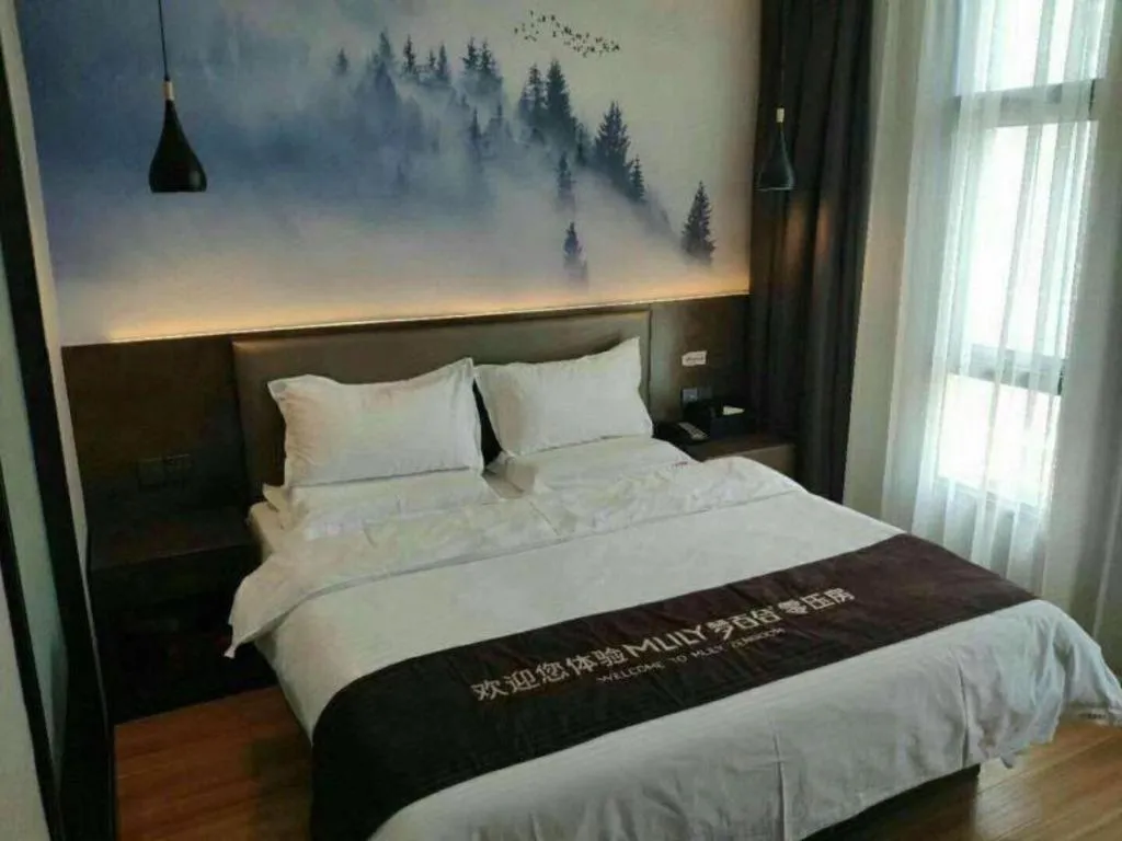 Bed in Shell Hotel Zhengzhou East High-Speed Railway Station Zhengdong Commerical Center