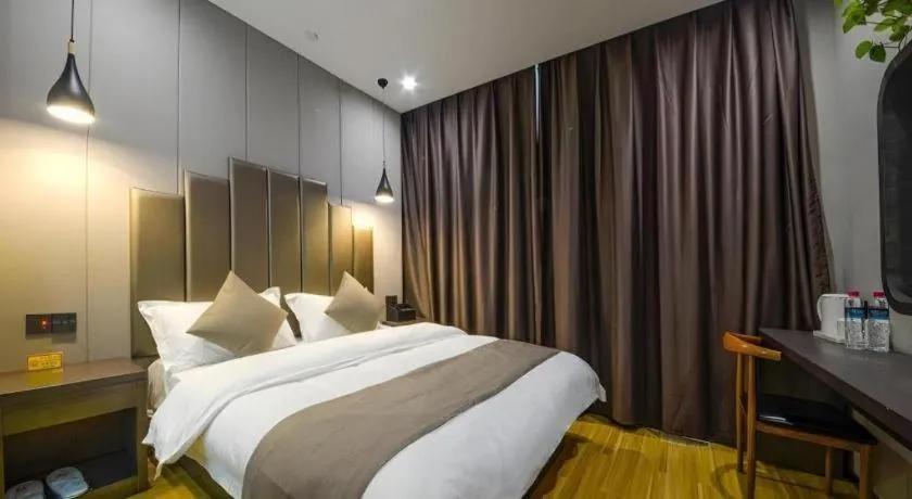 Bed in Shell Hotel Zhengzhou East High-Speed Railway Station Zhengdong Commerical Center