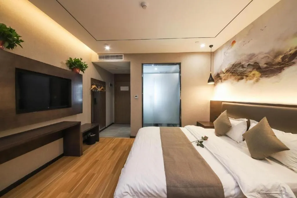 Bed in Shell Hotel Zhengzhou East High-Speed Railway Station Zhengdong Commerical Center