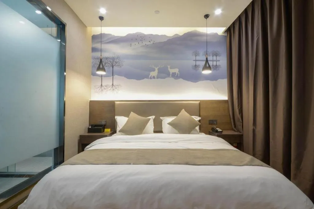 Bed in Shell Hotel Zhengzhou East High-Speed Railway Station Zhengdong Commerical Center