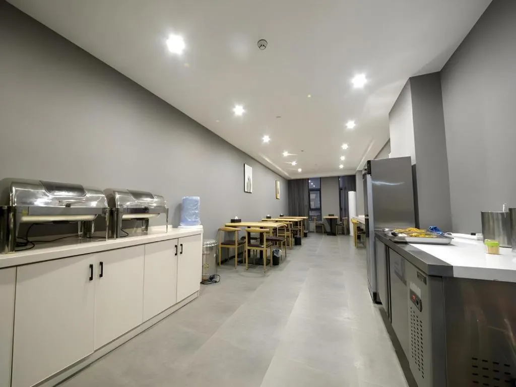 Shell Hotel Zhengzhou East High-Speed Railway Station Zhengdong Commerical Center