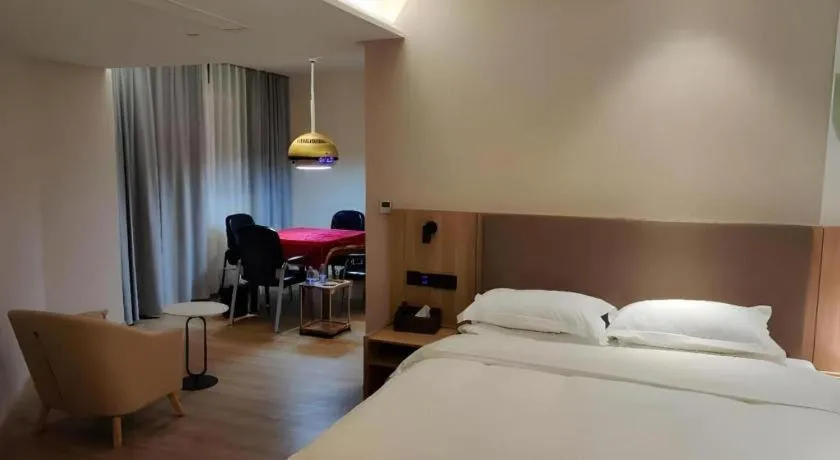 Bed in GreenTree Inn Hubei Yangxin County Lianhua Lake Mingyue Bay