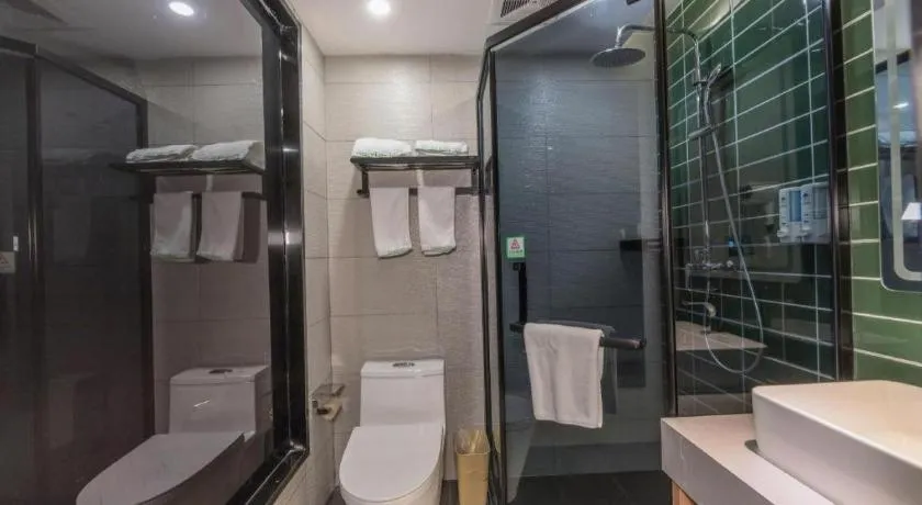 GreenTree Inn Express Zhangjiagang Hexing Town Shazhou Professional Institue of Technology