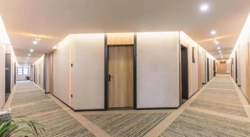 GreenTree Inn Express Zhangjiagang Hexing Town Shazhou Professional Institue of Technology