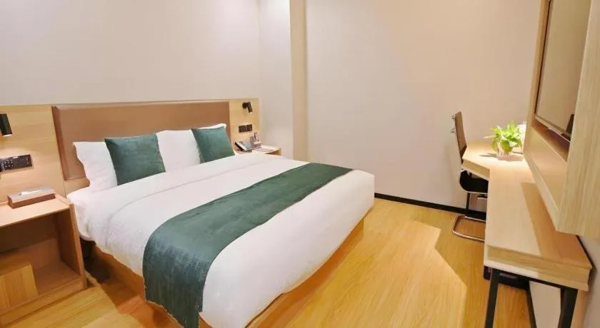 Bed in GreenTree Inn Express Zhangjiagang Hexing Town Shazhou Professional Institue of Technology