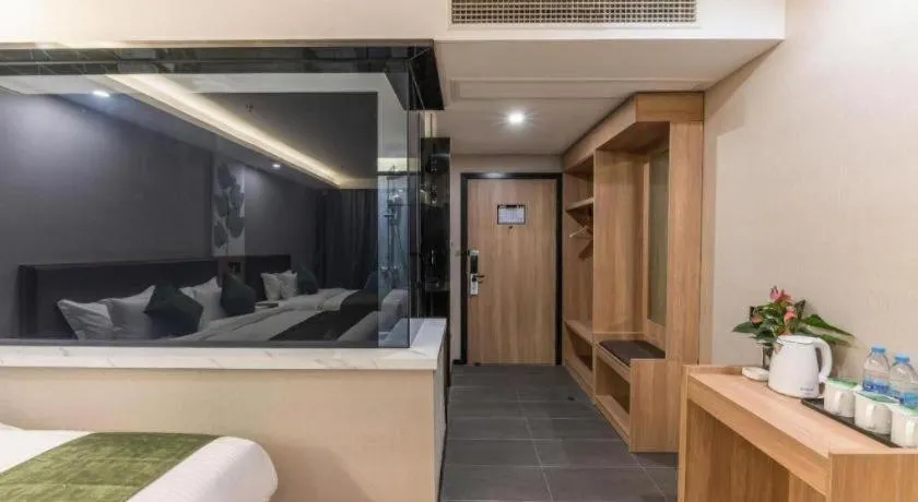 GreenTree Inn Express Zhangjiagang Hexing Town Shazhou Professional Institue of Technology