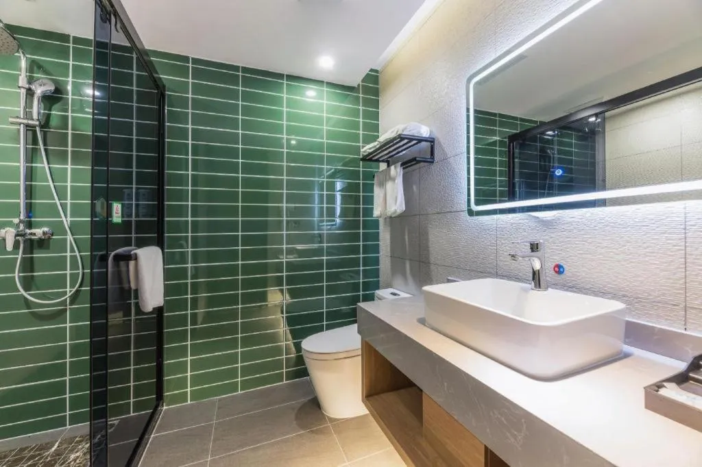 GreenTree Inn Express Zhangjiagang Hexing Town Shazhou Professional Institue of Technology