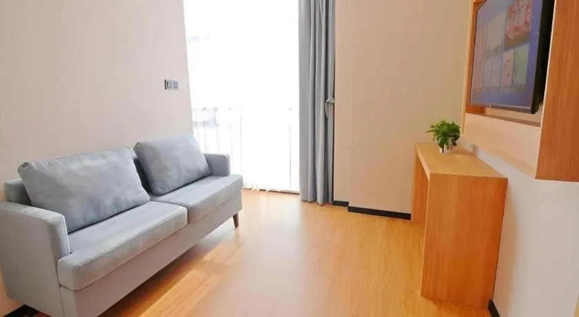 GreenTree Inn Express Zhangjiagang Hexing Town Shazhou Professional Institue of Technology