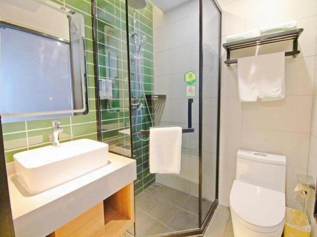 GreenTree Inn Express Zhangjiagang Hexing Town Shazhou Professional Institue of Technology