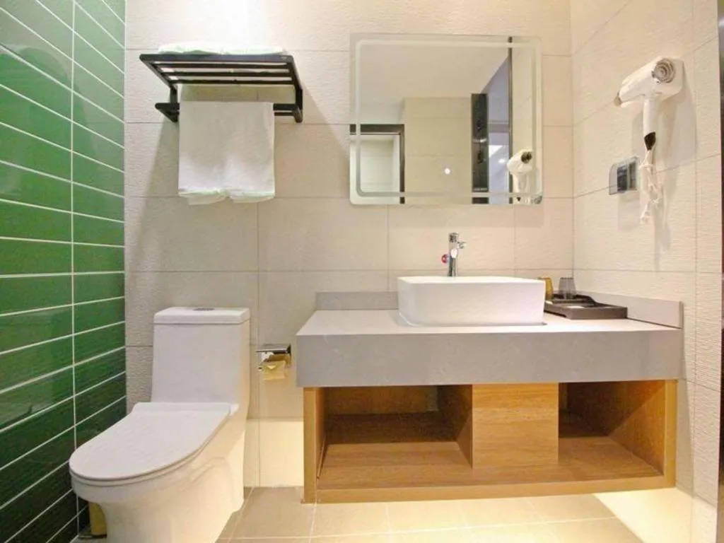 GreenTree Inn Express Zhangjiagang Hexing Town Shazhou Professional Institue of Technology