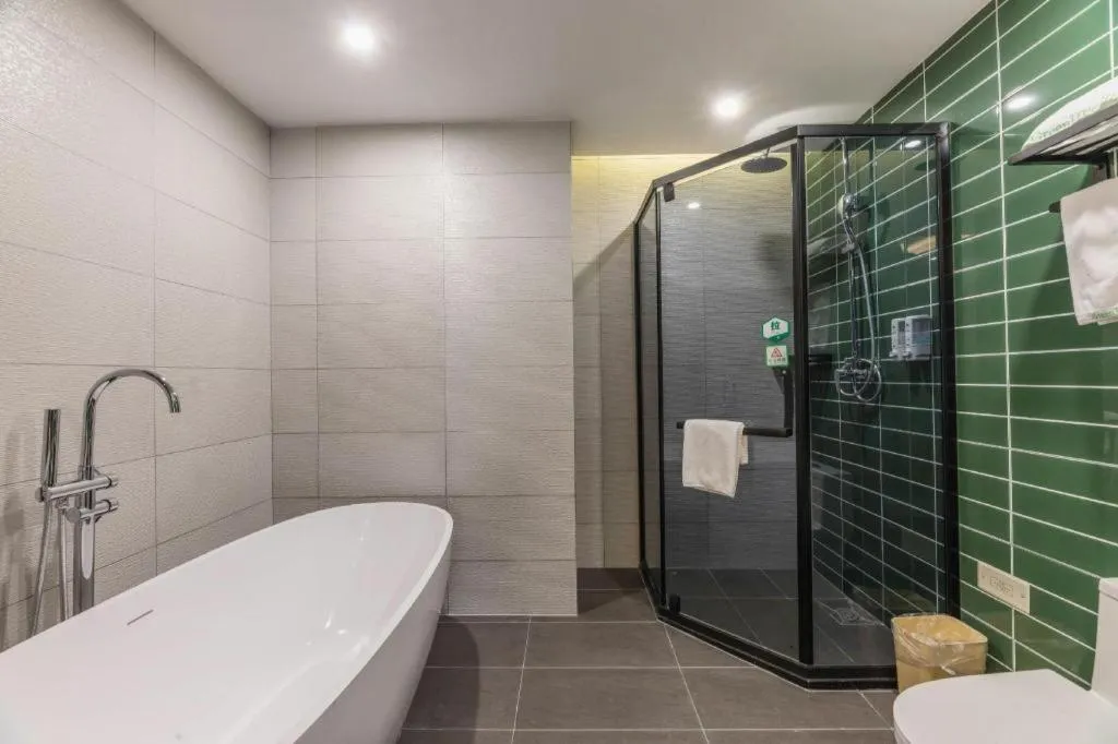 GreenTree Inn Express Zhangjiagang Hexing Town Shazhou Professional Institue of Technology