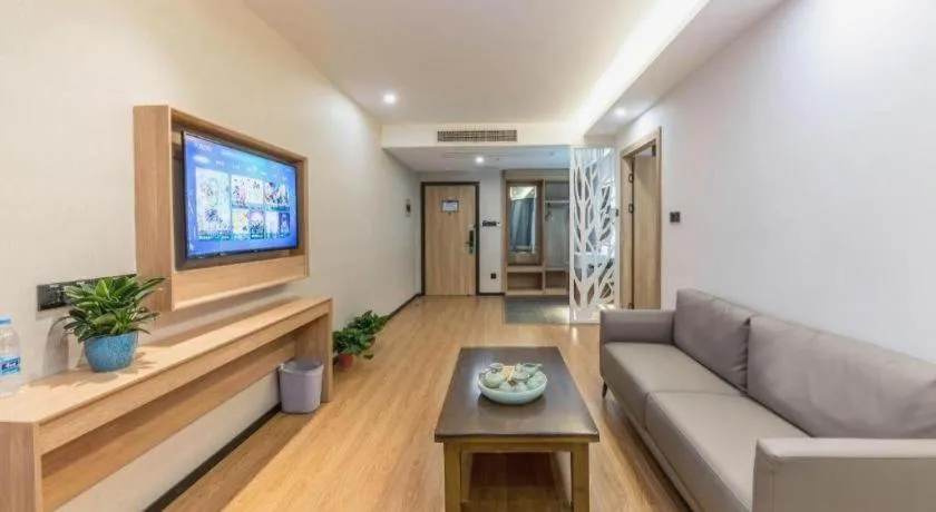 GreenTree Inn Express Zhangjiagang Hexing Town Shazhou Professional Institue of Technology