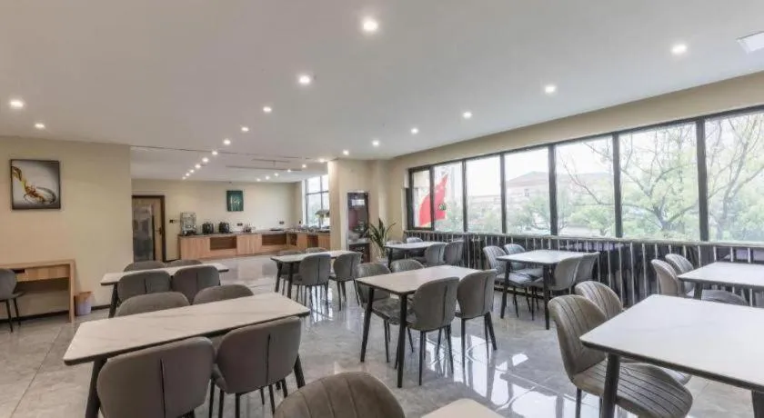 GreenTree Inn Express Zhangjiagang Hexing Town Shazhou Professional Institue of Technology