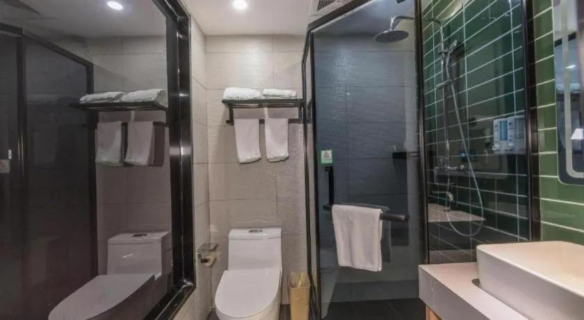 GreenTree Inn Express Zhangjiagang Hexing Town Shazhou Professional Institue of Technology