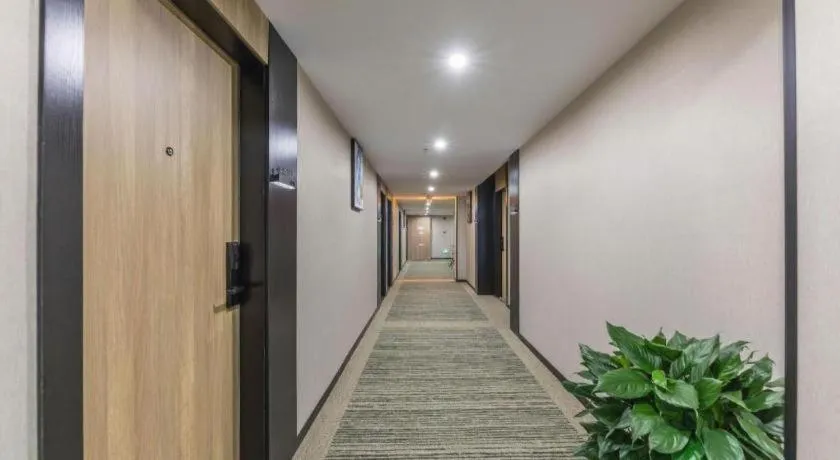 GreenTree Inn Express Zhangjiagang Hexing Town Shazhou Professional Institue of Technology