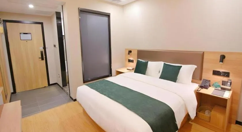 Bed in GreenTree Inn Express Zhangjiagang Hexing Town Shazhou Professional Institue of Technology