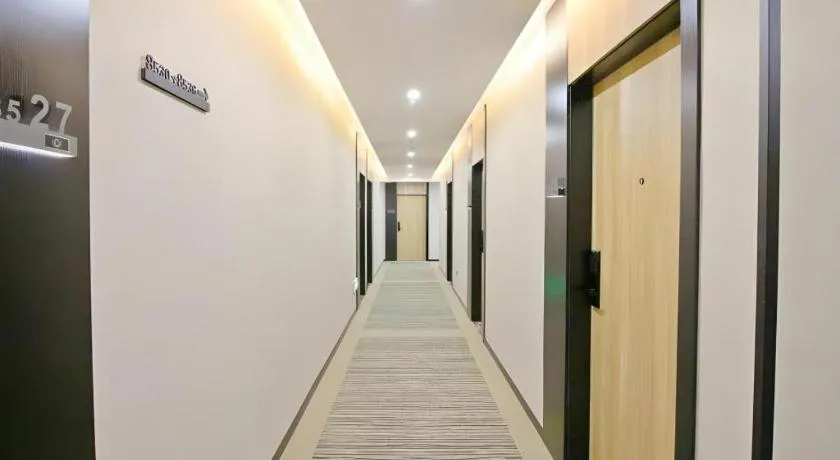 GreenTree Inn Express Zhangjiagang Hexing Town Shazhou Professional Institue of Technology