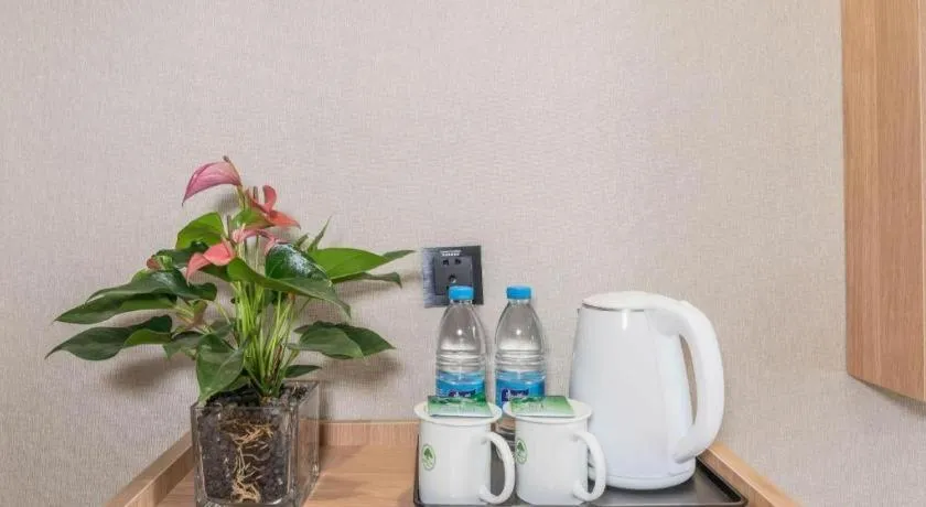 GreenTree Inn Express Zhangjiagang Hexing Town Shazhou Professional Institue of Technology