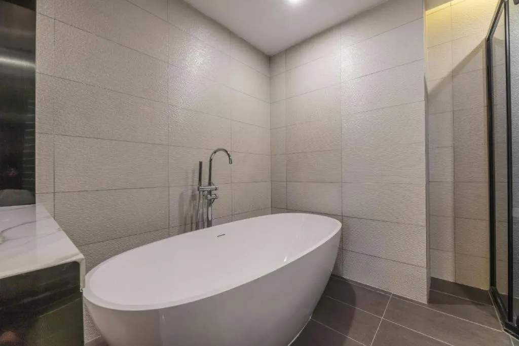 GreenTree Inn Express Zhangjiagang Hexing Town Shazhou Professional Institue of Technology