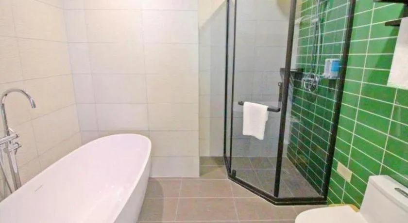 GreenTree Inn Express Zhangjiagang Hexing Town Shazhou Professional Institue of Technology