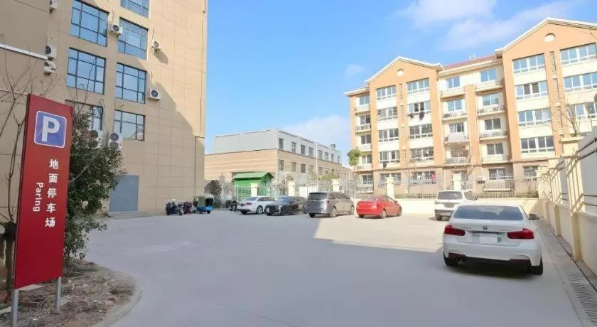 GreenTree Inn Express Zhangjiagang Hexing Town Shazhou Professional Institue of Technology