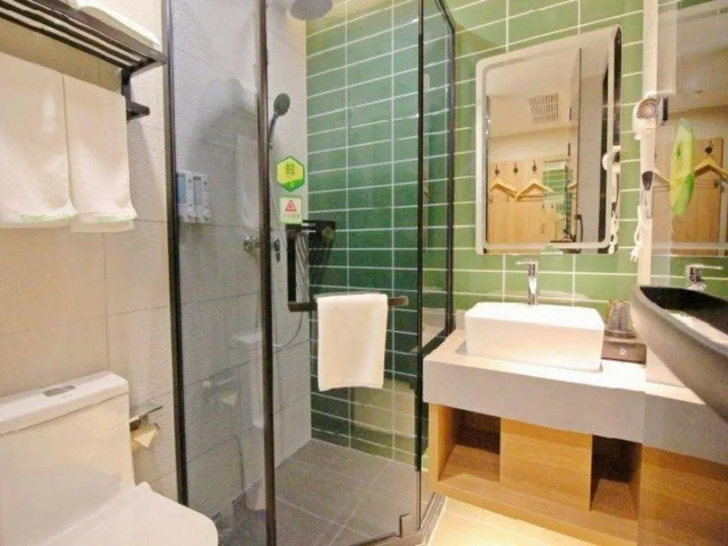 GreenTree Inn Express Zhangjiagang Hexing Town Shazhou Professional Institue of Technology