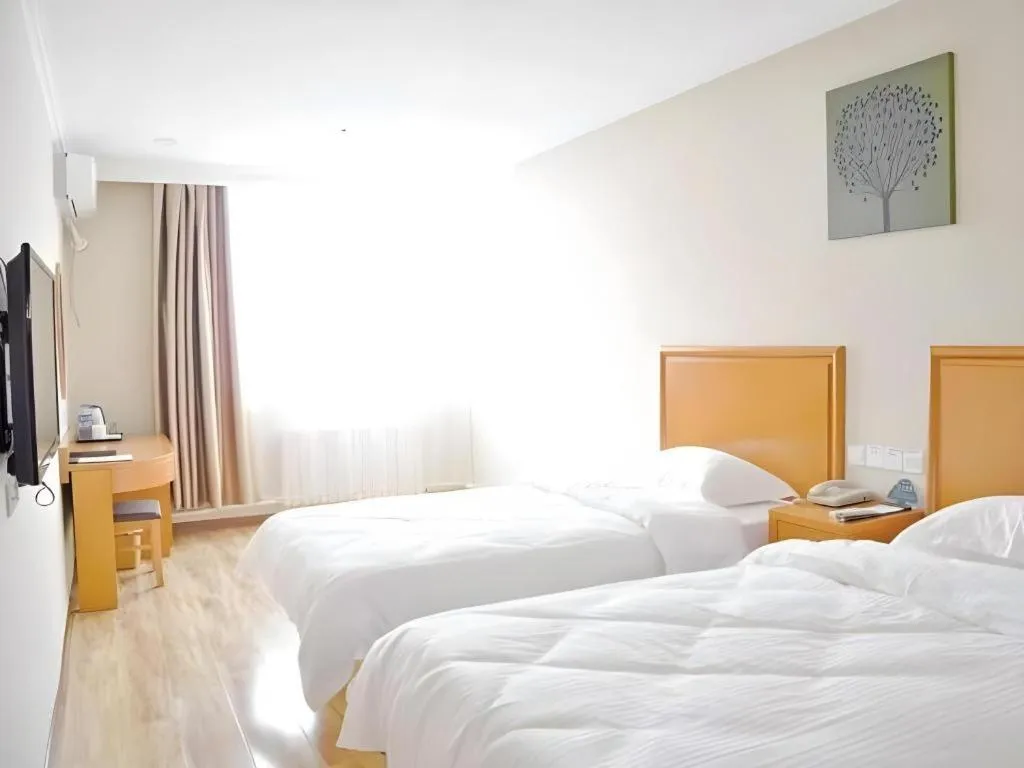 Bed in GreenTree Inn Dalian Jinzhou District Railway Station Ansheng Plaza