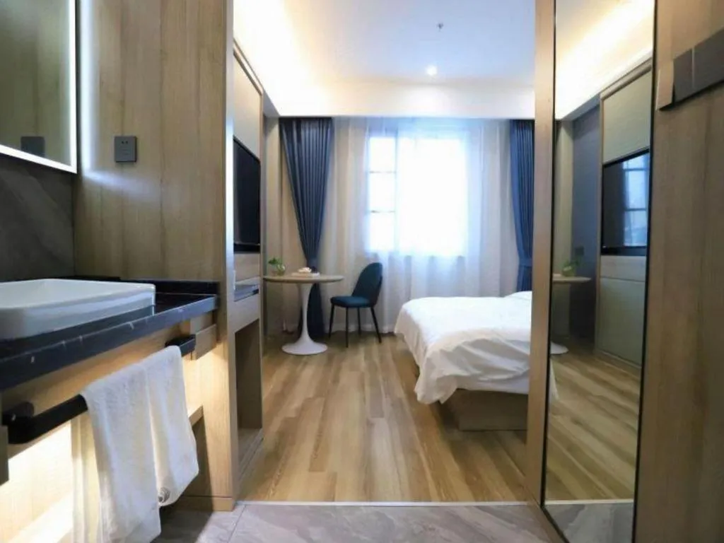 Bed in VX Hotel Jiangsu Taizhou Xinghua RT-Mart